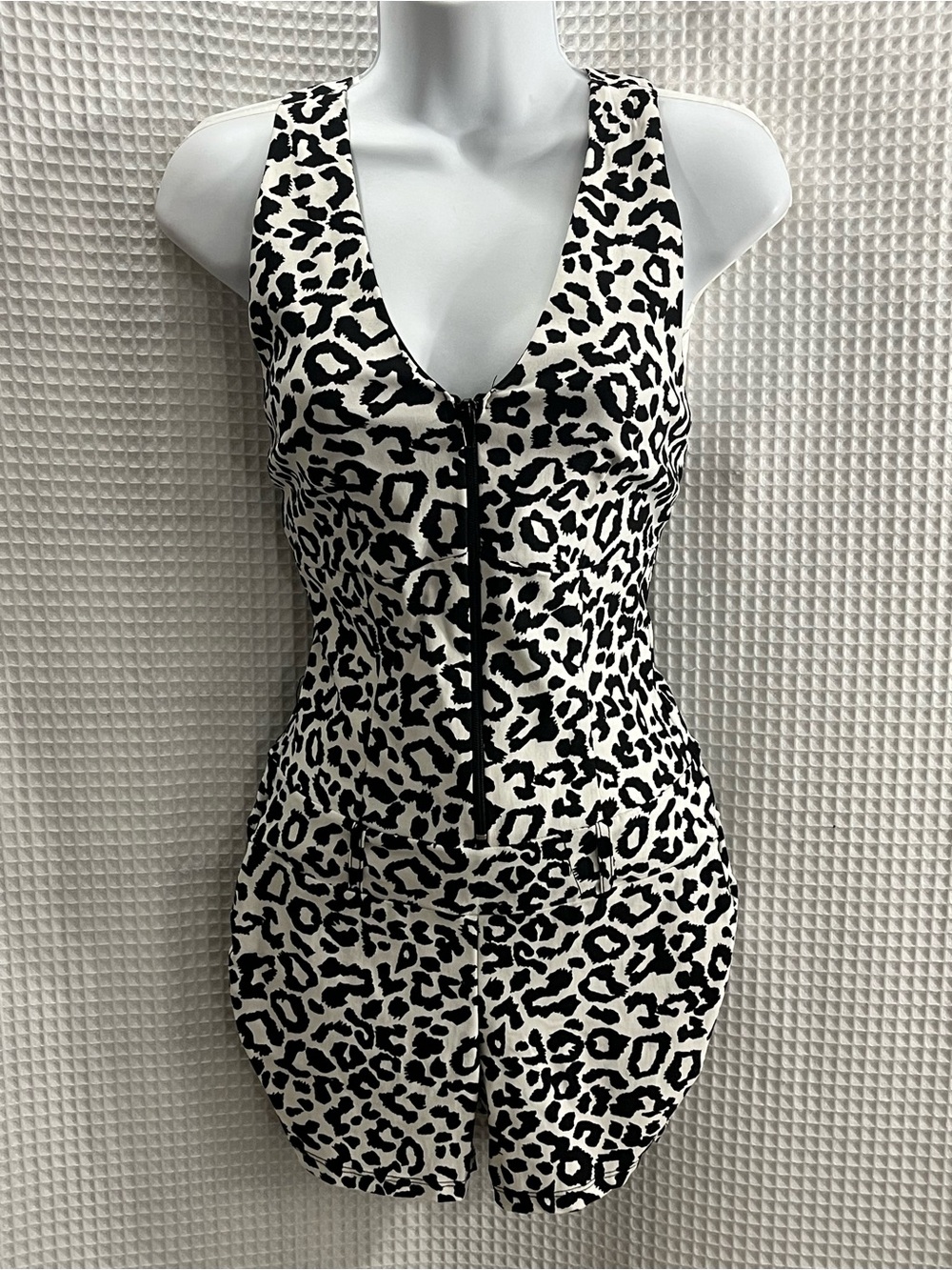 Sabora Black and White Leopard Print Sleeveless Romper size medium